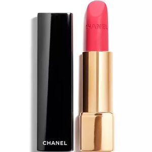 CHANEL
ROUGE ALLURE VELVET
Luminous Matte Lip Colour